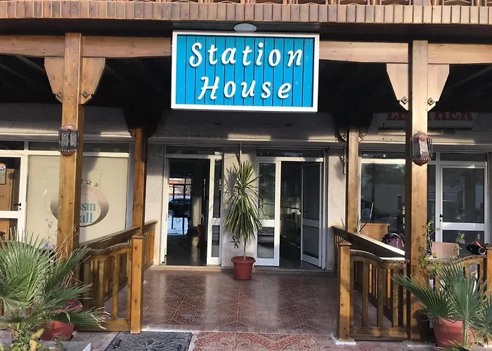 Daire Station House *
